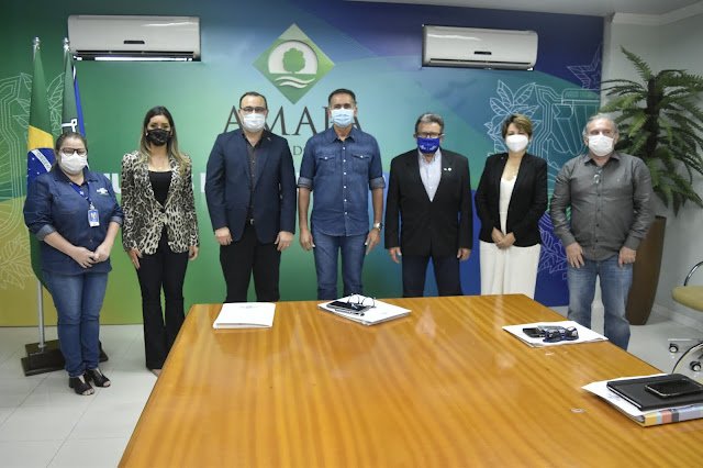 https://1.bp.blogspot.com/-T2w7j3KkFvU/XzWwsQ4qp0I/AAAAAAADmJE/7loSjqj0C_g8PhbasZ4UEbVgzfTDRHzJQCLcBGAsYHQ/s640/Sebrae-Abimael%2BAviz-Reuni%25C3%25A3o%2Bon-line%2BAmazonia%2BAgroLab-Palacio%2B%25282%2529.JPG